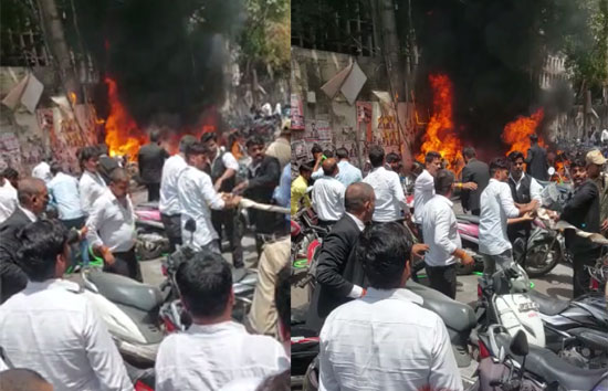 लखनऊ : सिविल कोर्ट के गेट पर लगी आग, कई गाड़ियां जलकर राख  